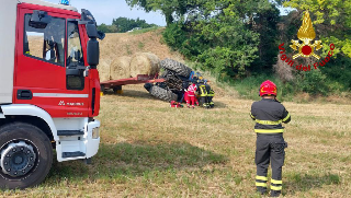 Tolentino - Trattore si ribalta, conducente elitrasportato all’ospedale Torrette