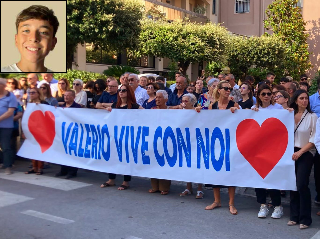 San Benedetto del Tronto piange Valerio, morto a 16 anni: una chiesa gremita per l’ultimo saluto