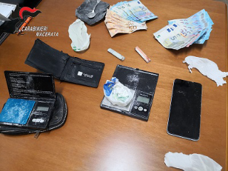 Castelraimondo - Cocaina in casa pronta per lo spaccio, arrestato