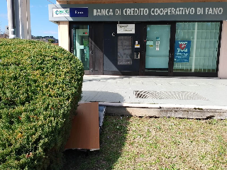 Fano - Doppio boato nella notte, assalto al bancomat, ma i malviventi restano a mani vuote