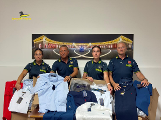 Ancona - Capi d’abbigliamento contraffatti: maxi sequestro della Finanza