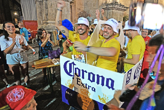 Ascoli si prepara alla decima "Corsa di Homer": 250 podisti in maschera invaderanno il centro storico
