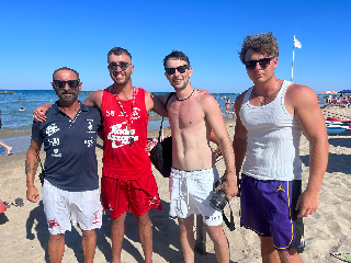 San Benedetto - Donna perde i sensi in mare e bimbo si allontana, bagnini eroi li salvano
