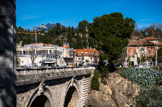 Ascoli Piceno - Tenta di lanciarsi dal Ponte Nuovo, salvata 50enne sambenedettese