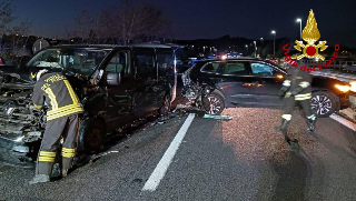 A14, schianto al casello di San Benedetto: ferita estratta dall’auto