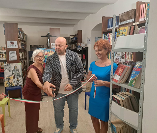 Sant’Egidio alla Vibrata - “Emozioni di forme e colori”, l’arte di Petra Narcisi in mostra alla biblioteca