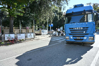 Pesaro- Incidente sulla Ss16 tra un tir e una ciclista, ferita donna di 60 anni