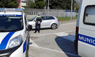 Ancona – Quattro denunce e sequestro droga e coltelli nei controlli anti degrado