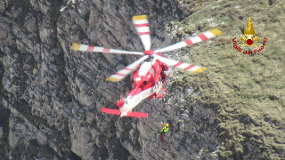 Escursione al lago di Pilato, ragazza soccorsa dall’elicottero "Drago"