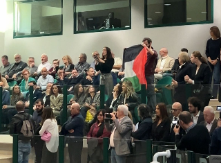 Protesta per Gaza alla prima seduta del Consiglio delle Marche