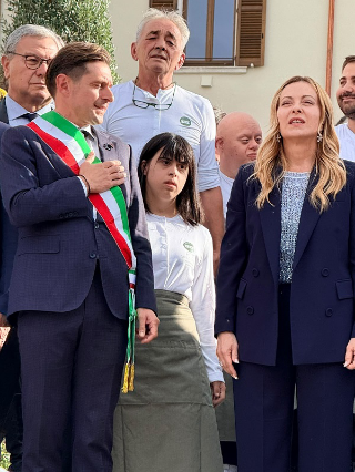 Meloni ad Ascoli tra applausi e selfie per l’inaugurazione di palazzo Saladini Pilastri