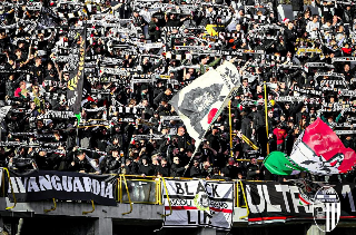 Ascoli-Lecco, la curva sciopera 5 minuti in segno di protesta verso il club