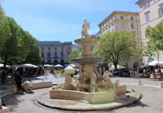 Ancona – Rissa in piazza Roma tra ragazzi, un ferito trasportato in ospedale