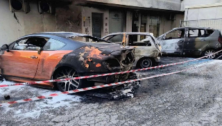 San Benedetto del Tronto - Tre auto a fuoco nella notte: rogo danneggia anche edifici