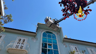 San Benedetto - Calcinacci a rischio crollo sulla zona pedonale