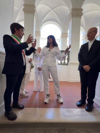 Pesaro - Il ministro Bernini in visita allo studentato di Palazzo Lazzarini: "Investire negli alloggi significa investire nel futuro degli studenti"
