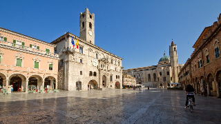 Giornata della Terra - Ad Ascoli Piceno luci spente in piazza del Popolo e piazza Arringo