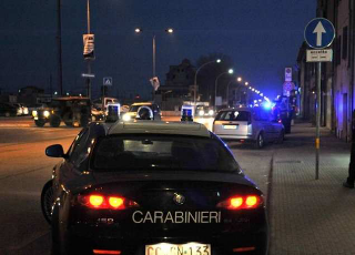 Ventunenne accoltella i genitori e il fratello a Fano: grave il padre