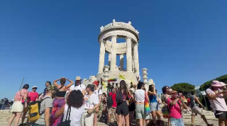 Marche Pride, l’onda arcobaleno invade Ancona