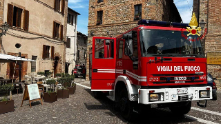 Comunanza - Incendio in un appartamento del centro storico