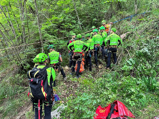 Gola del Furlo - Famiglia perde l’orientamento sul Monte Pietralata: messa in salvo dal soccorso alpino