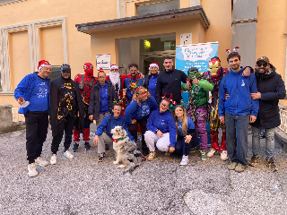 Ancona - Supereroi acrobatici per donare un Natale speciale ai bambini del Salesi