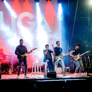 Ascoli Piceno - Gli Starliga sul palco di Campovolo, in attesa di Ligabue