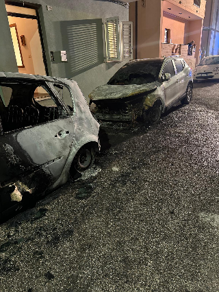 Tentato furto in un calzaturificio e otto auto a fuoco, i carabinieri indagano su possibili correlazioni