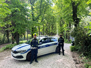 Fano - Spaccio al parco e ricettazione, la polizia locale arresta un 30enne