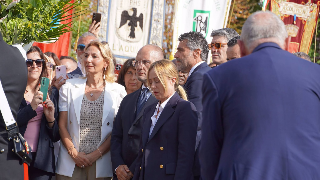 Meloni ad Amatrice: applausi e silenzio per le vittime del sisma