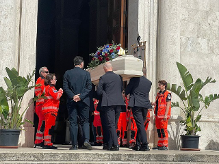 San Benedetto - "Il mondo è bello perché è Mario, ciao Mazzucche"