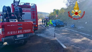 Passignano - Morti due giovani di Jesi nello scontro frontale tra auto e camion