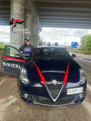 Giulianova - Strappa il marsupio a un 13enne: identificato uno dei responsabili