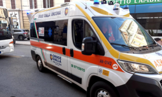 Ancona - Scontro in moto e malore alla guida: due persone in ospedale
