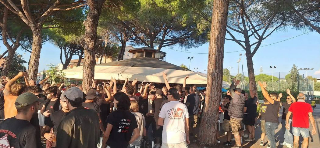 Grosseto-Samb 1-3, 25 tifosi rossoblù (senza tessera) e 80 toscani fuori insieme, uno schiaffo ai divieti