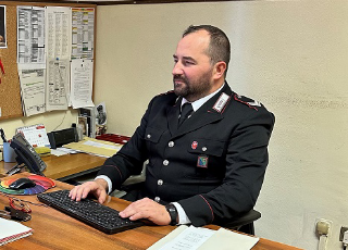 Macerata - Ruba in un’auto ma lascia dentro il suo cellulare, denunciato