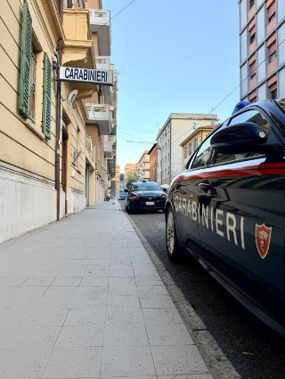 Ancona – Importunava un gruppo di giovani donne in centro, espulso tunisino irregolare