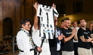 Ascoli-Samb: un minuto di silenzio e bianconeri con il lutto al braccio per la morte di Bernabei