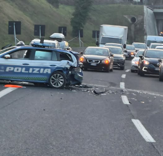 Torre De’ Passeri - Incidente in A25, quattro feriti: tra questi, due poliziotti