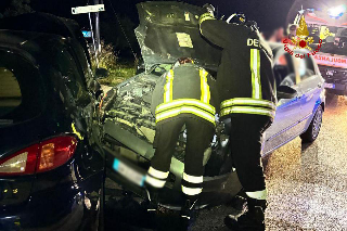 Recanati - Tre auto si scontrano nella notte, sei persone soccorse