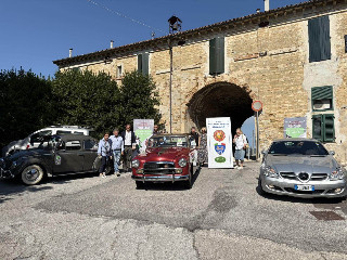 Ancona - Solidarietà in piazza Roma alla Giornata nazionale del Veicolo d’Epoca