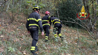 Fabriano, cade in una scarpata: due elicotteri per soccorrerlo