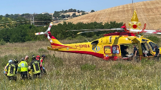 Pollenza - Scontro tra due furgoni: eliambulanza e strada chiusa