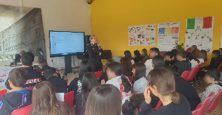 Tolentino - Legalità e memoria, i Carabinieri incontrano gli studenti