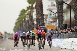 Tirreno-Adriatico: quarta tappa a Van der Poel, il marchigiano Pellizzari nuovo leader