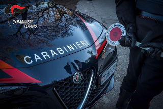 Martinsicuro - Picchiava il marito con colpi di telecomando e bottigliate:  50enne fermata dai carabinieri