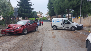 San Benedetto - Scontro tra due auto in via Graf, polizia stradale sul posto