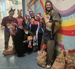 Ancona – La Befana porta doni e sorrisi ai piccoli pazienti dell’ospedale Salesi
