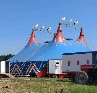 Sulmona - Paura al circo: acrobata cade da quattro metri durante l’esibizione