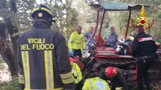 Incidente con il trattore: agricoltore soccorso a Serra de’ Conti